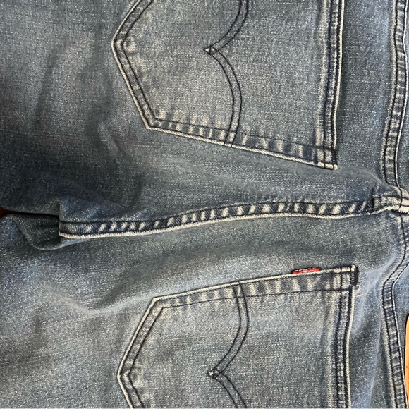 Four pairs of assorted Levi’s jeans (blue) one pair of black jeans - Picture 2 of 10